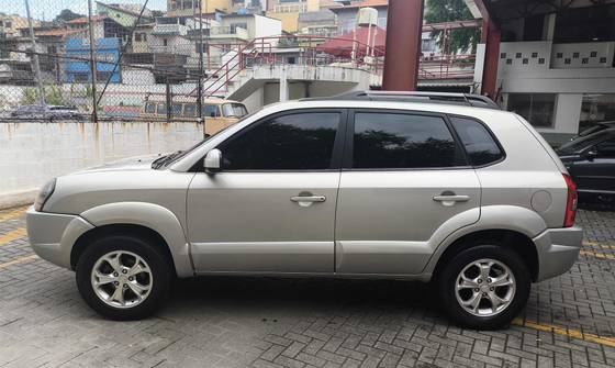 HYUNDAI TUCSON 2.0 MPFI GLS 16V 143CV 2WD FLEX 4P AUTOMÁTICO HYUNDAI TUCSON 2.0 MPFI GLS 16V 143CV 2WD FLEX 4P AUTOMÁTICO